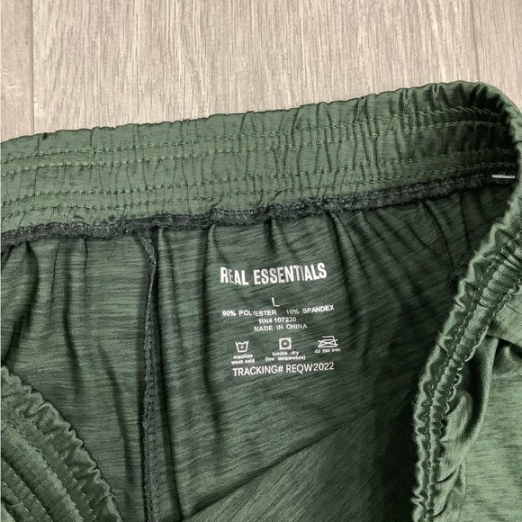 Women's Real Essentials Large Shorts Active Olive Lightweight Pockets Stretch - Picture 6 of 6
